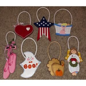 Adorable Decorative Holiday Door Hangers